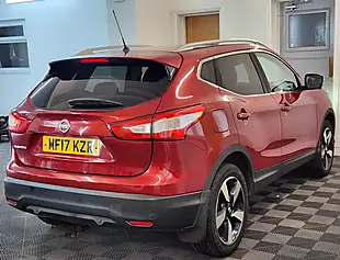 Used 2017 Nissan Qashqai N-Connecta Red - Interior and Exterior details 4