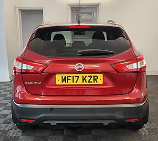 Used 2017 Nissan Qashqai N-Connecta Red - Interior and Exterior details 5