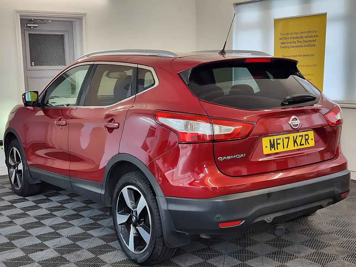 Used 2017 Nissan Qashqai N-Connecta Red - Interior and Exterior details 6