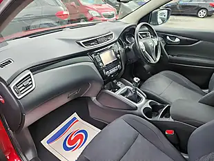 Used 2017 Nissan Qashqai N-Connecta Red - Interior and Exterior details 9