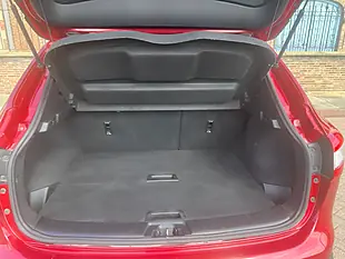 Used 2017 Nissan Qashqai N-Connecta Red - Interior and Exterior details 12