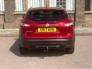 Used 2017 Nissan Qashqai N-Connecta Red - Interior and Exterior details 15