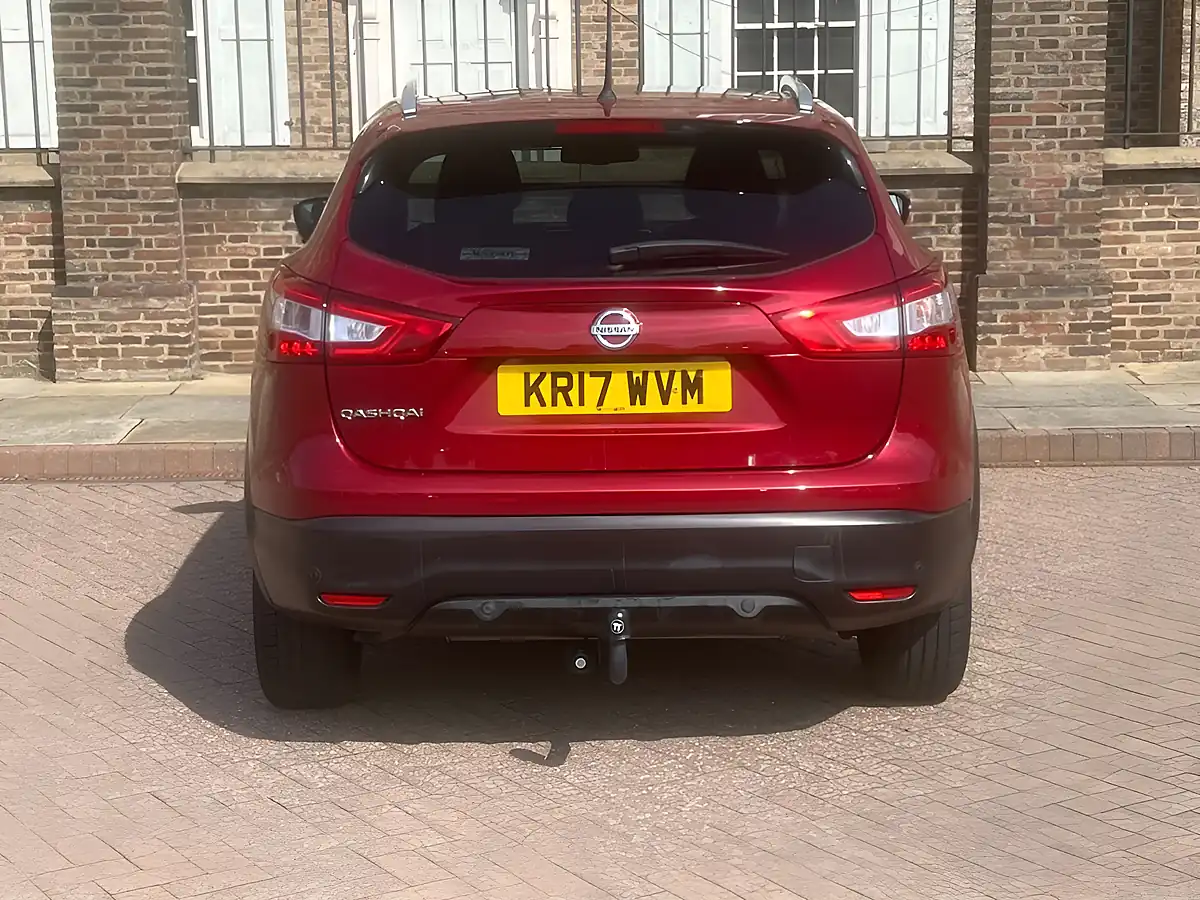 Used 2017 Nissan Qashqai N-Connecta Red - Interior and Exterior details 15