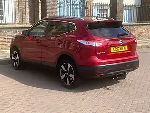 Used 2017 Nissan Qashqai N-Connecta Red - Interior and Exterior details 16
