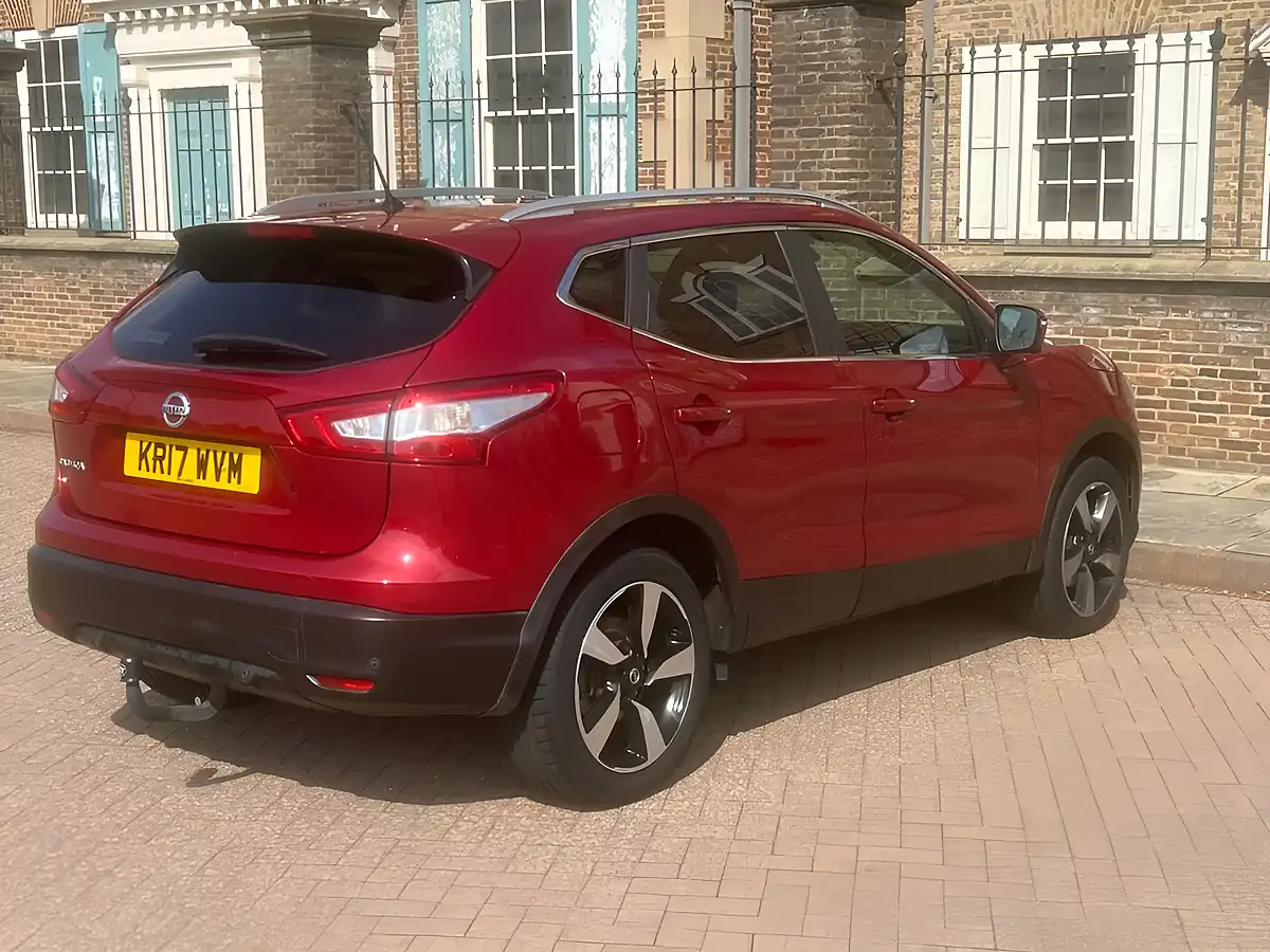 Used 2017 Nissan Qashqai N-Connecta Red - Interior and Exterior details 17