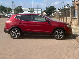 Used 2017 Nissan Qashqai N-Connecta Red - Interior and Exterior details 18