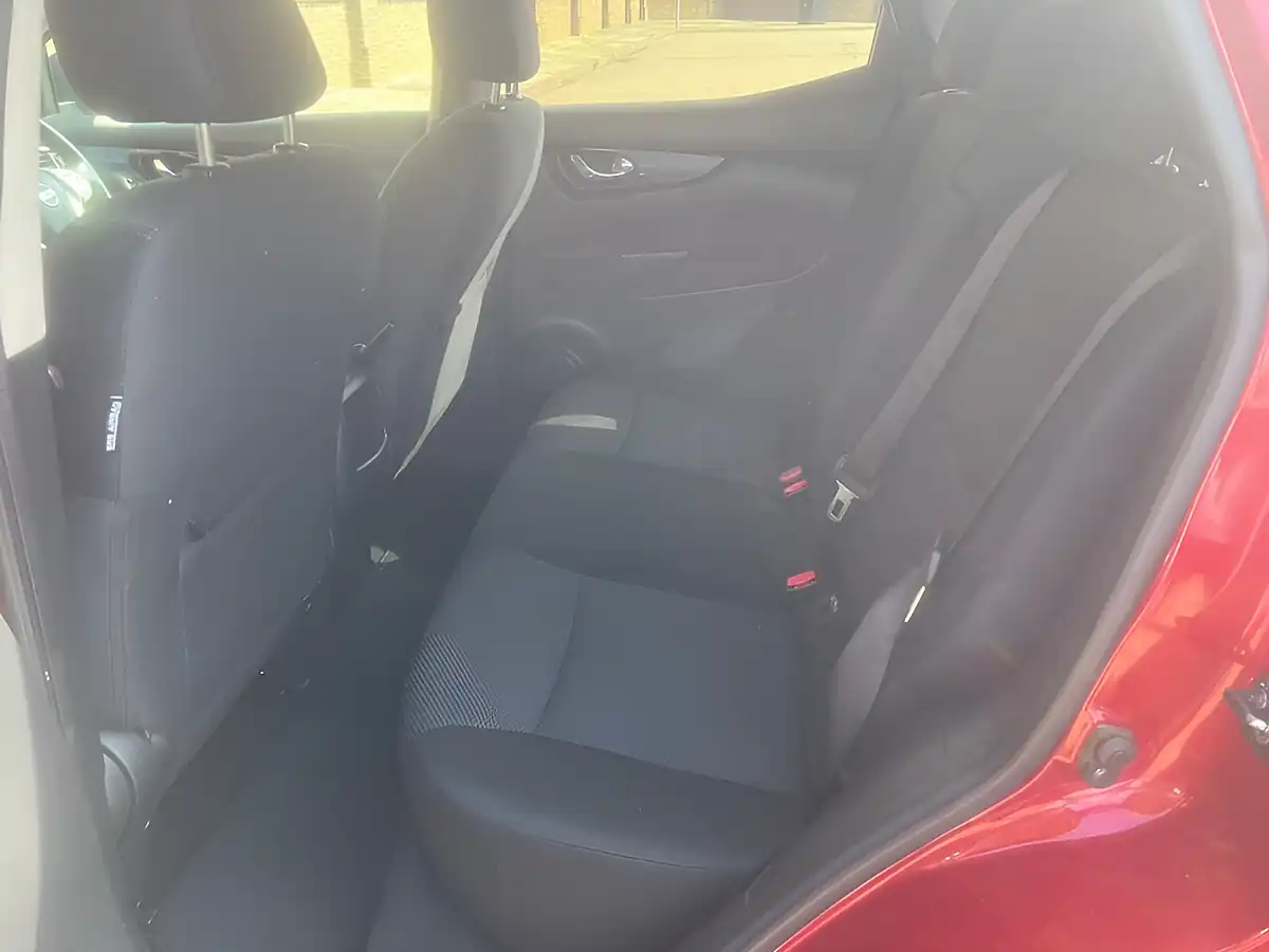 Used 2017 Nissan Qashqai N-Connecta Red - Interior and Exterior details 19