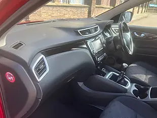 Used 2017 Nissan Qashqai N-Connecta Red - Interior and Exterior details 20