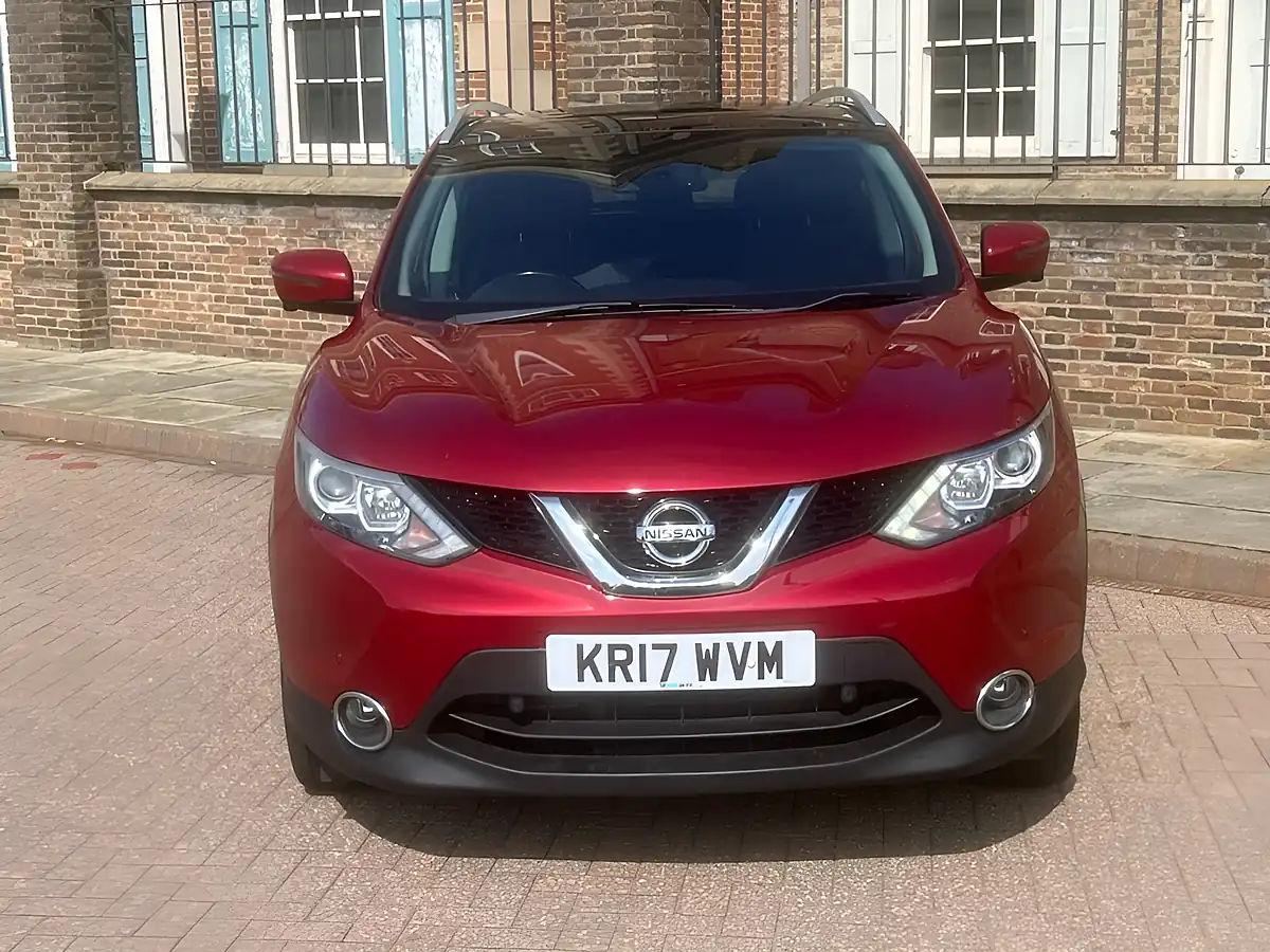 Used 2017 Nissan Qashqai N-Connecta Red - Interior and Exterior details 3