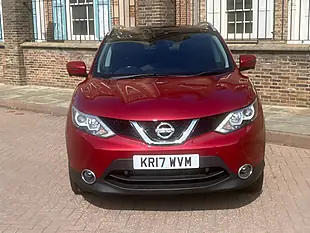 Used 2017 Nissan Qashqai N-Connecta Red - Interior and Exterior details 4