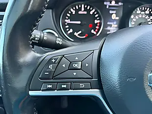 Used 2017 Nissan Qashqai N-Connecta Red - Interior and Exterior details 12