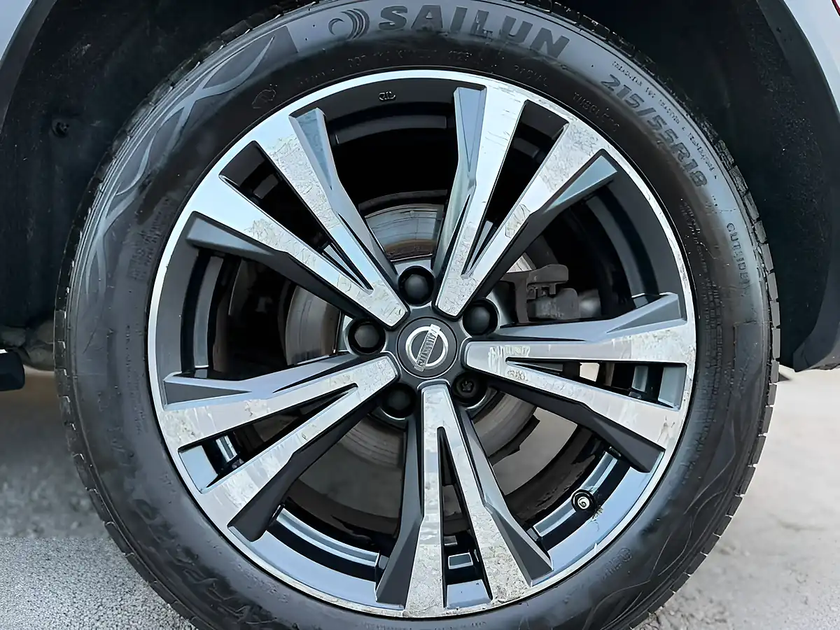 Used 2017 Nissan Qashqai N-Connecta Red - Interior and Exterior details 14