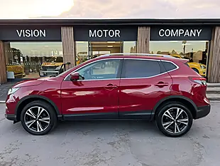 Used 2017 Nissan Qashqai N-Connecta Red - Interior and Exterior details 3
