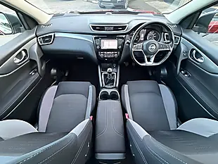 Used 2017 Nissan Qashqai N-Connecta Red - Interior and Exterior details 4