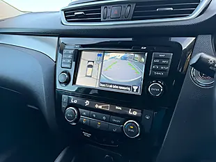 Used 2017 Nissan Qashqai N-Connecta Red - Interior and Exterior details 6