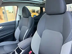 Used 2017 Nissan Qashqai N-Connecta Red - Interior and Exterior details 7