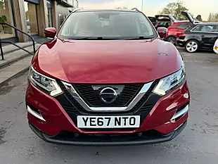 Used 2017 Nissan Qashqai N-Connecta Red - Interior and Exterior details 8