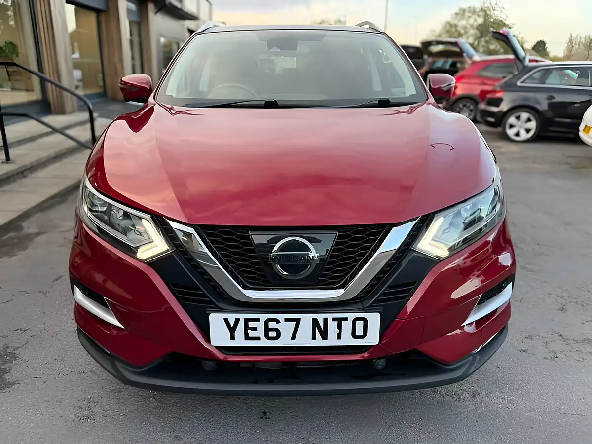 Used 2017 Nissan Qashqai N-Connecta Red - Interior and Exterior details 8