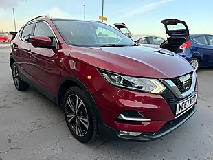 Used 2017 Nissan Qashqai N-Connecta Red - Interior and Exterior details 9