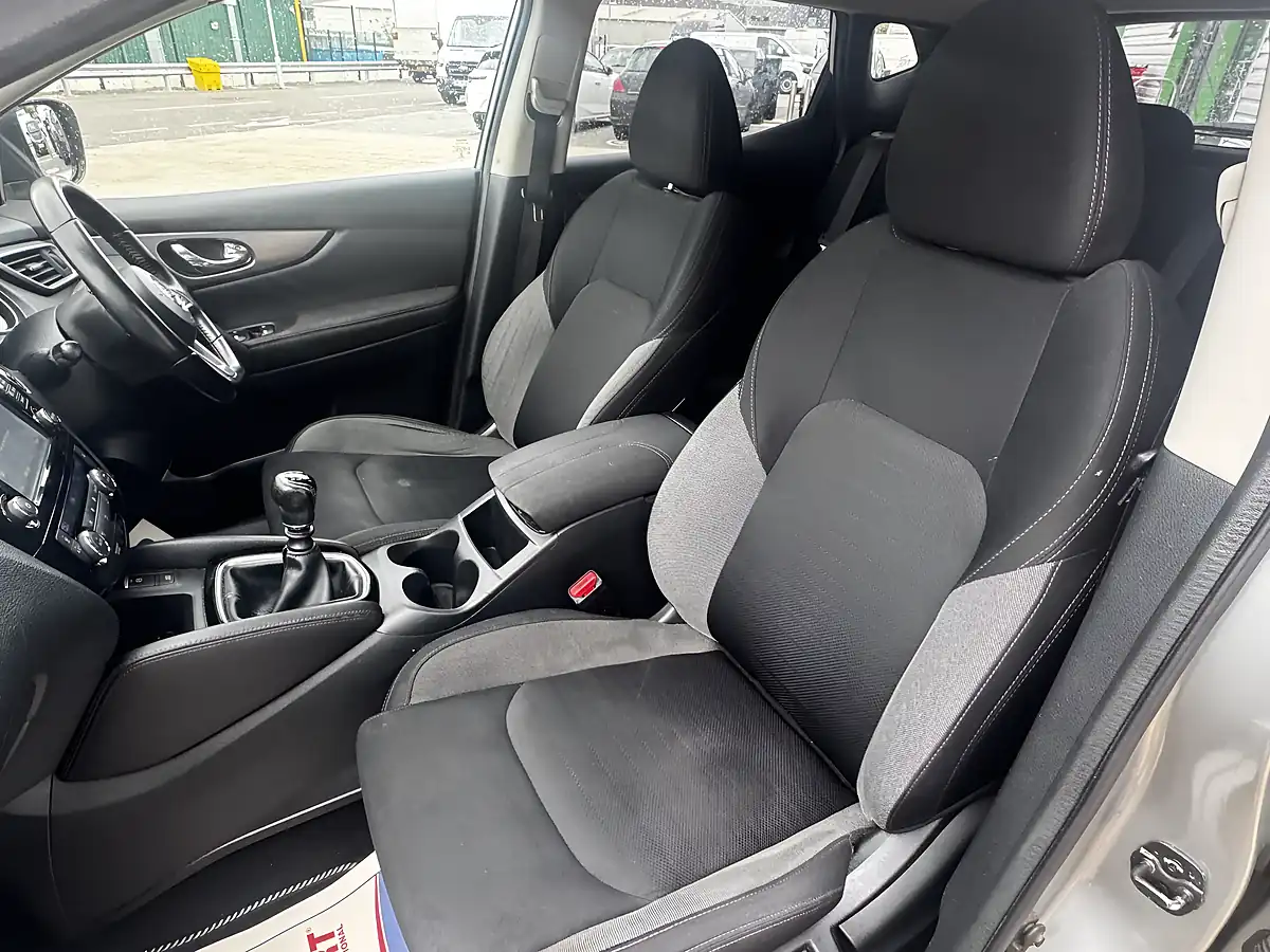 Used 2017 Nissan Qashqai N-Connecta Silver - Interior and Exterior details 10
