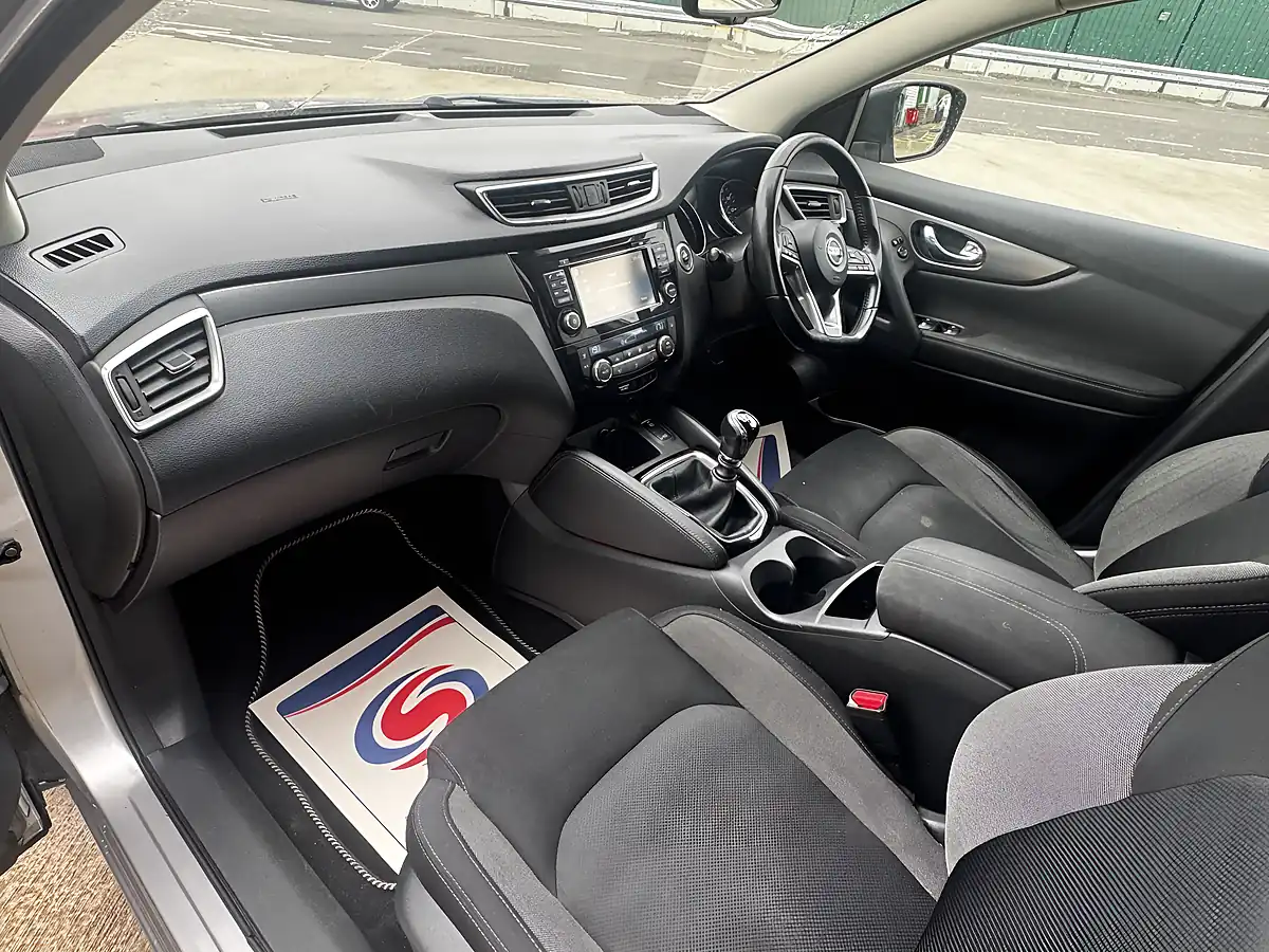 Used 2017 Nissan Qashqai N-Connecta Silver - Interior and Exterior details 11
