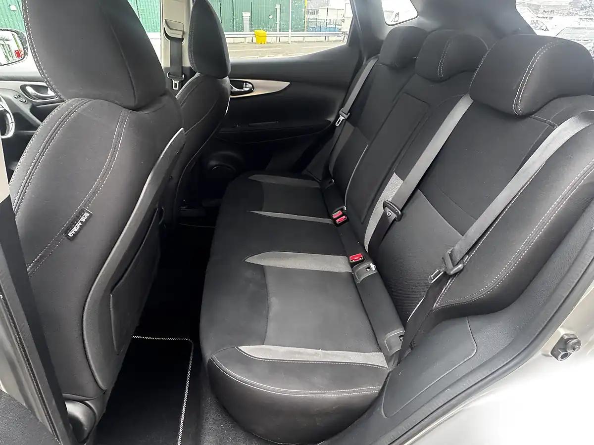 Used 2017 Nissan Qashqai N-Connecta Silver - Interior and Exterior details 12