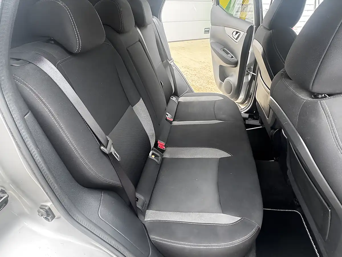 Used 2017 Nissan Qashqai N-Connecta Silver - Interior and Exterior details 13