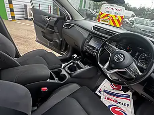 Used 2017 Nissan Qashqai N-Connecta Silver - Interior and Exterior details 15