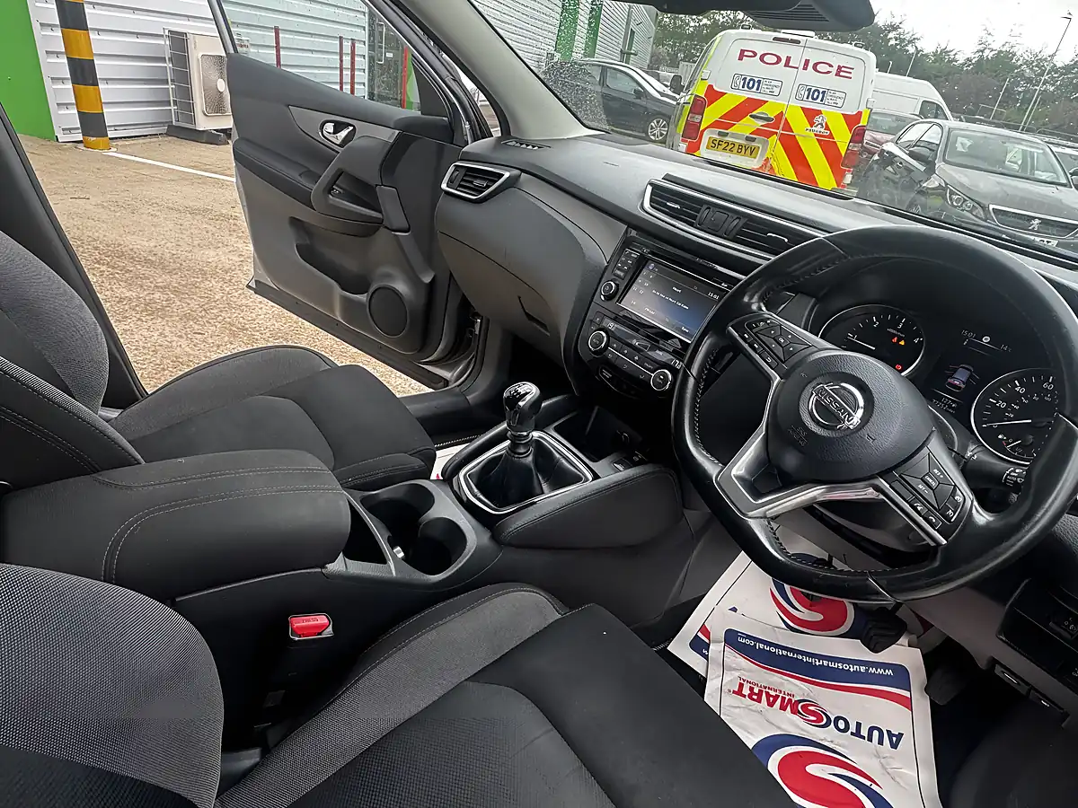 Used 2017 Nissan Qashqai N-Connecta Silver - Interior and Exterior details 15