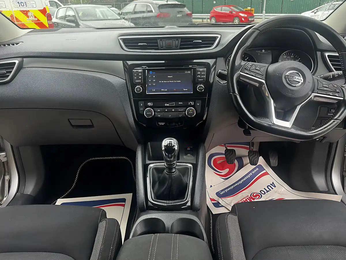 Used 2017 Nissan Qashqai N-Connecta Silver - Interior and Exterior details 16