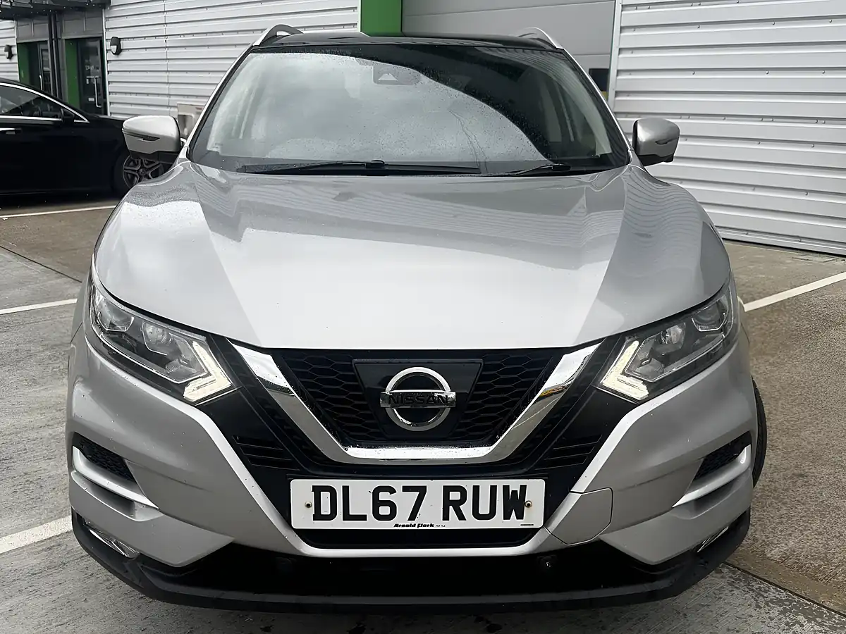 Used 2017 Nissan Qashqai N-Connecta Silver - Interior and Exterior details 3
