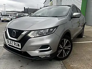 Used 2017 Nissan Qashqai N-Connecta Silver - Interior and Exterior details 4
