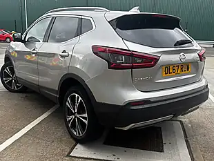 Used 2017 Nissan Qashqai N-Connecta Silver - Interior and Exterior details 5