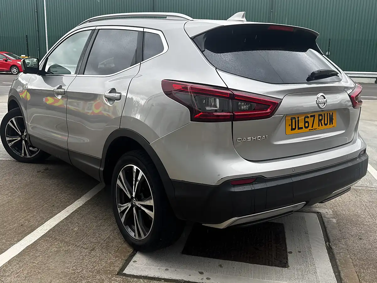 Used 2017 Nissan Qashqai N-Connecta Silver - Interior and Exterior details 5