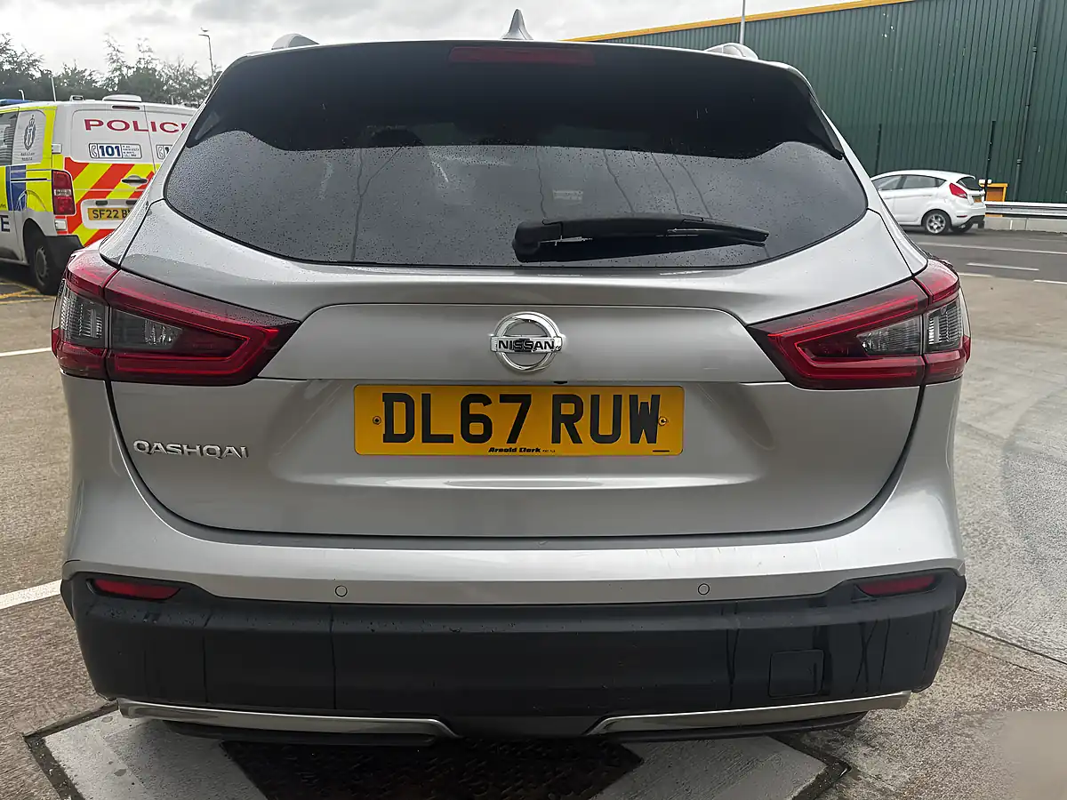 Used 2017 Nissan Qashqai N-Connecta Silver - Interior and Exterior details 6