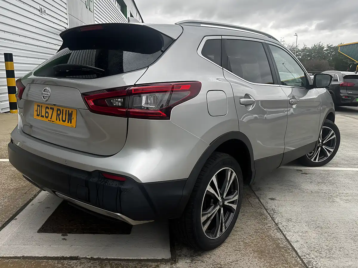 Used 2017 Nissan Qashqai N-Connecta Silver - Interior and Exterior details 7