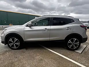 Used 2017 Nissan Qashqai N-Connecta Silver - Interior and Exterior details 9
