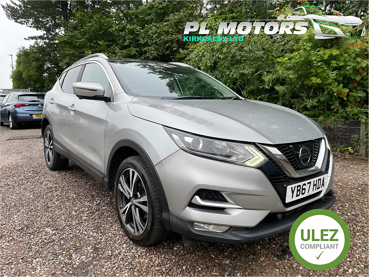 Used 2017 Nissan Qashqai N-Connecta Silver - Front View