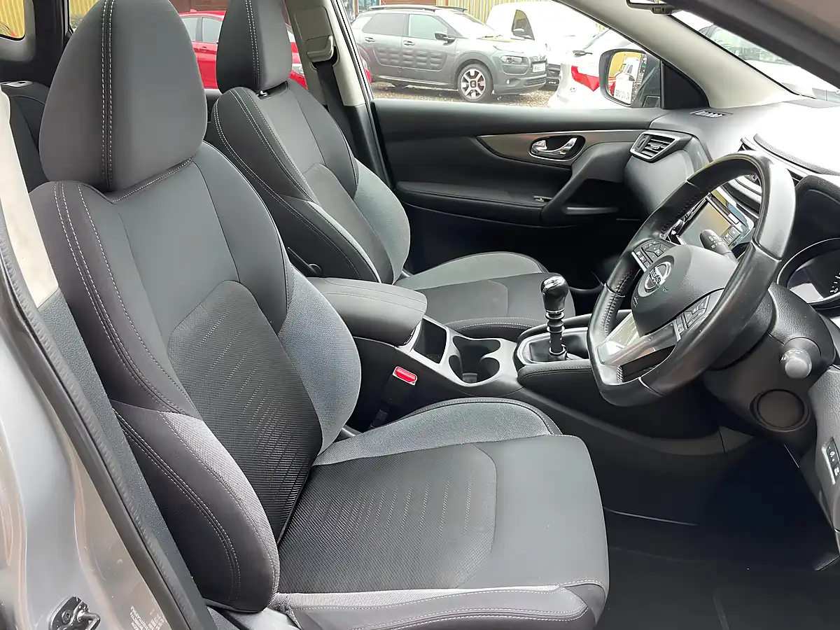 Used 2017 Nissan Qashqai N-Connecta Silver - Interior and Exterior details 10
