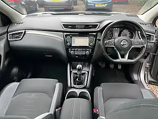 Used 2017 Nissan Qashqai N-Connecta Silver - Interior and Exterior details 11