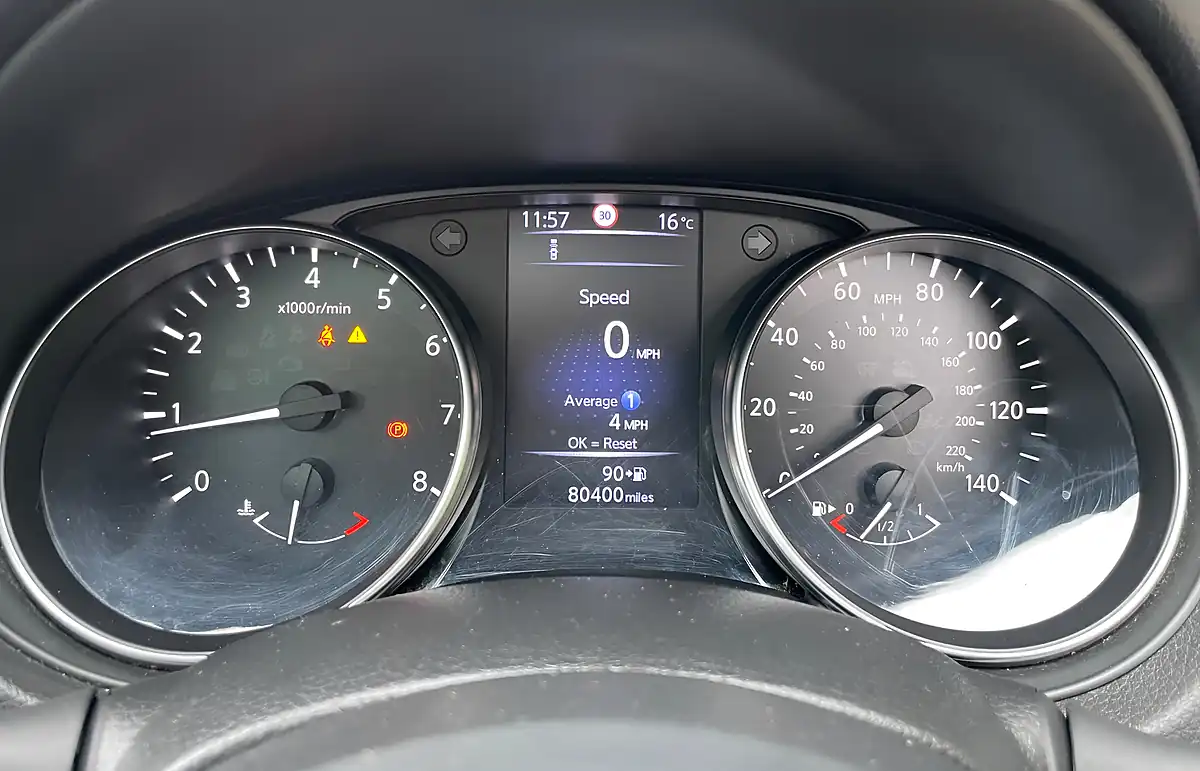 Used 2017 Nissan Qashqai N-Connecta Silver - Interior and Exterior details 12