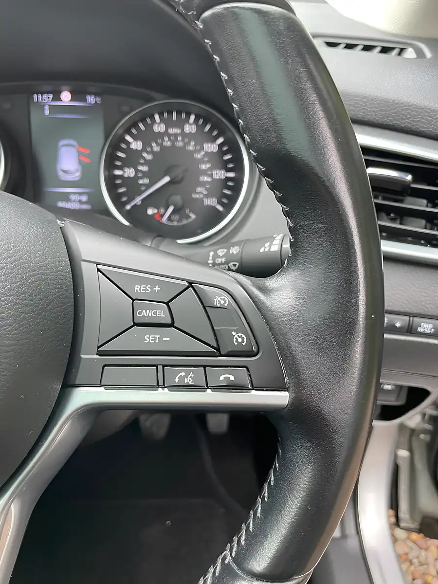 Used 2017 Nissan Qashqai N-Connecta Silver - Interior and Exterior details 13