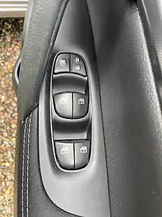Used 2017 Nissan Qashqai N-Connecta Silver - Interior and Exterior details 15