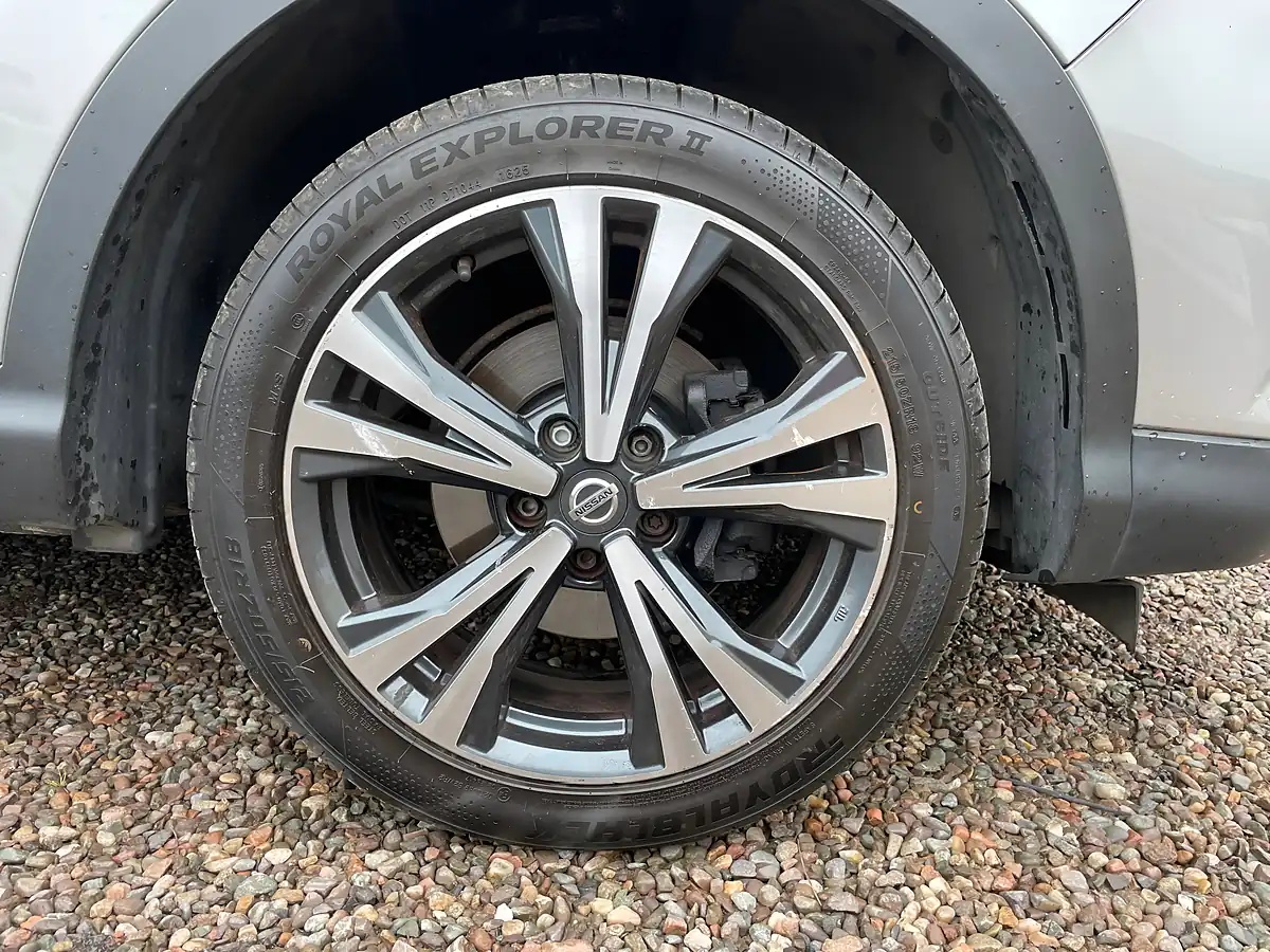 Used 2017 Nissan Qashqai N-Connecta Silver - Interior and Exterior details 18