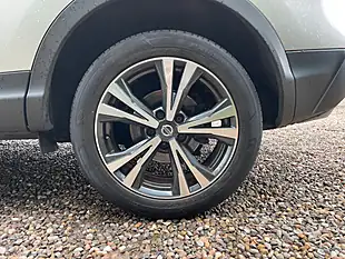 Used 2017 Nissan Qashqai N-Connecta Silver - Interior and Exterior details 19