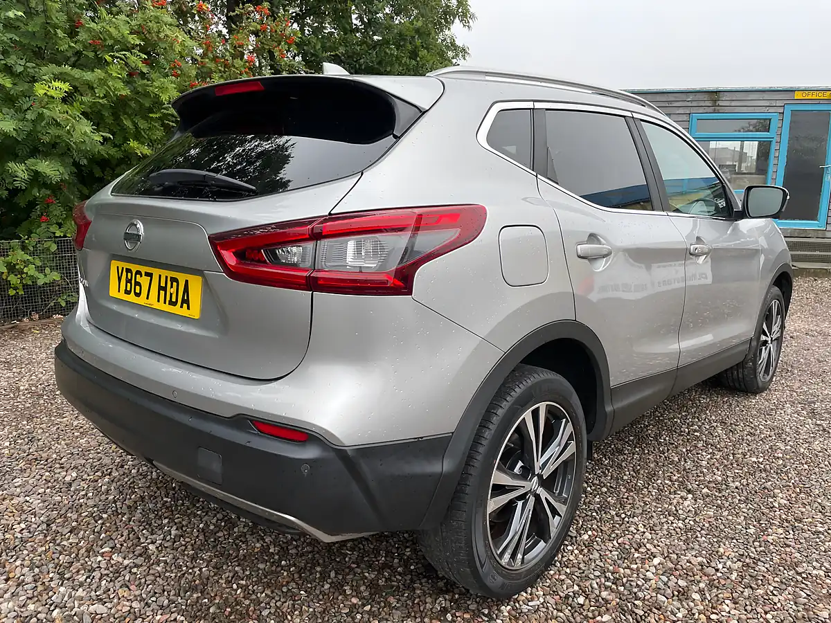 Used 2017 Nissan Qashqai N-Connecta Silver - Interior and Exterior details 3