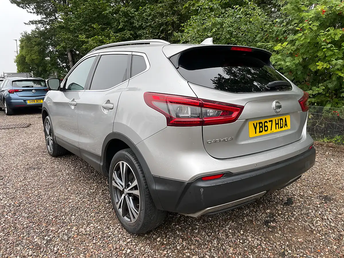 Used 2017 Nissan Qashqai N-Connecta Silver - Interior and Exterior details 4