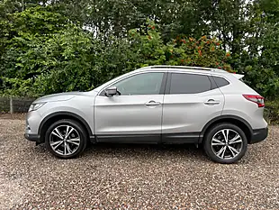 Used 2017 Nissan Qashqai N-Connecta Silver - Interior and Exterior details 6