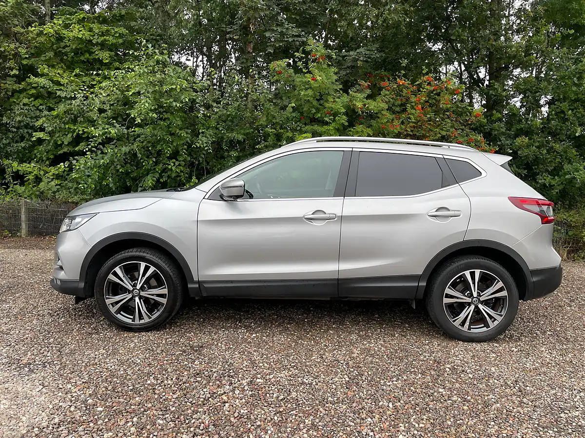Used 2017 Nissan Qashqai N-Connecta Silver - Interior and Exterior details 6