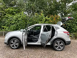 Used 2017 Nissan Qashqai N-Connecta Silver - Interior and Exterior details 8